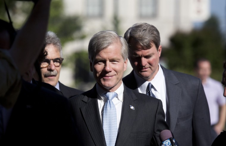 Outside McDonnells’ Courtroom, a Study in Contrasts