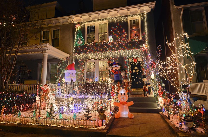 Here’s What Local Artists Had to Say About Richmond’s Tacky Christmas Light Houses
