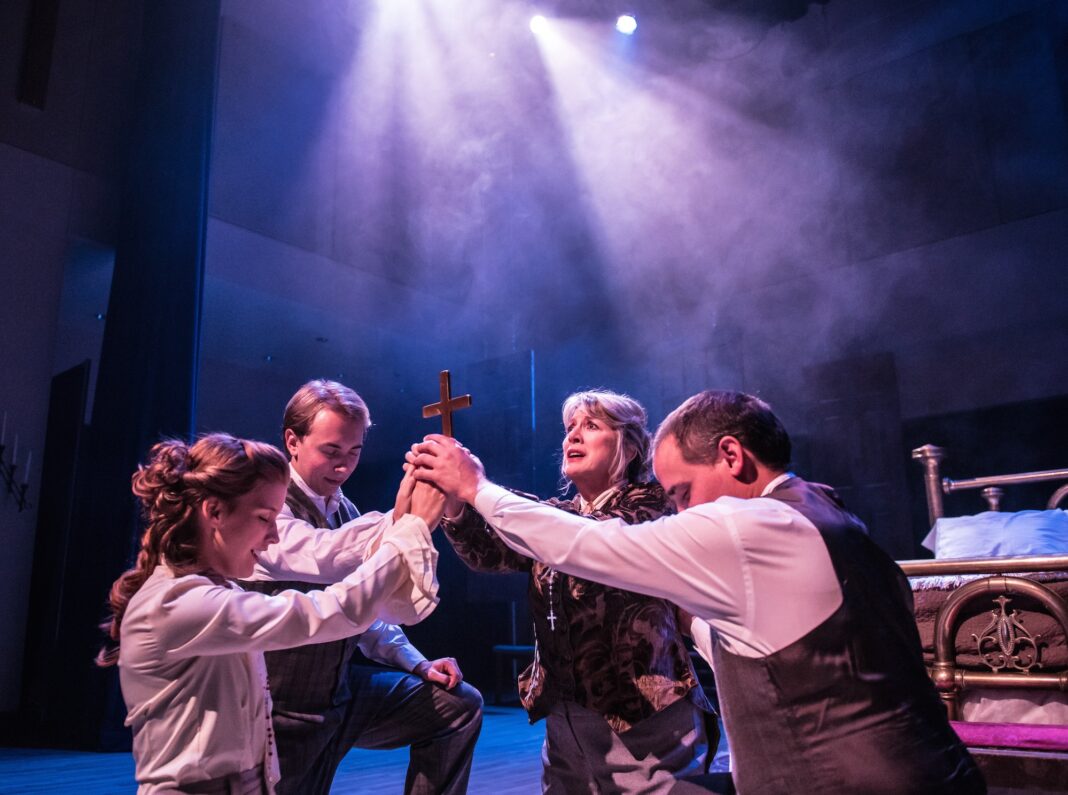 Review: Quill’s “Dracula”