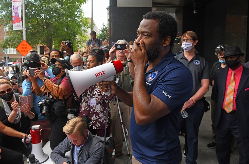 Stoney Apologizes for Tear Gas, Agrees to March Today