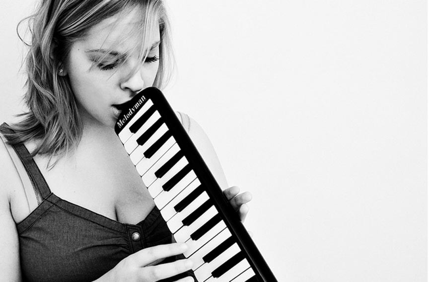 Julia Nunes at the Camel